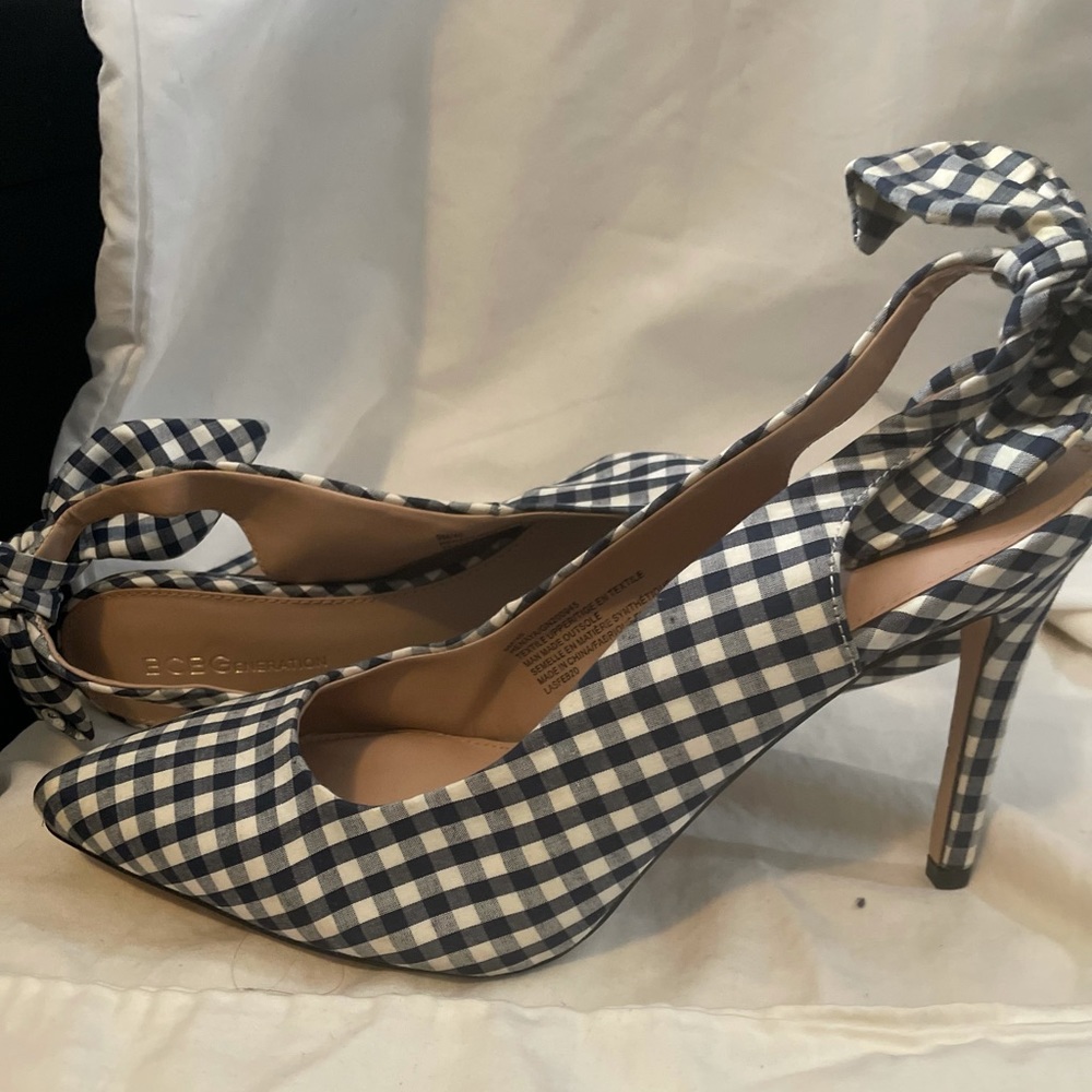 BCBG size 9 heels. brand new never worn, except the picture!!